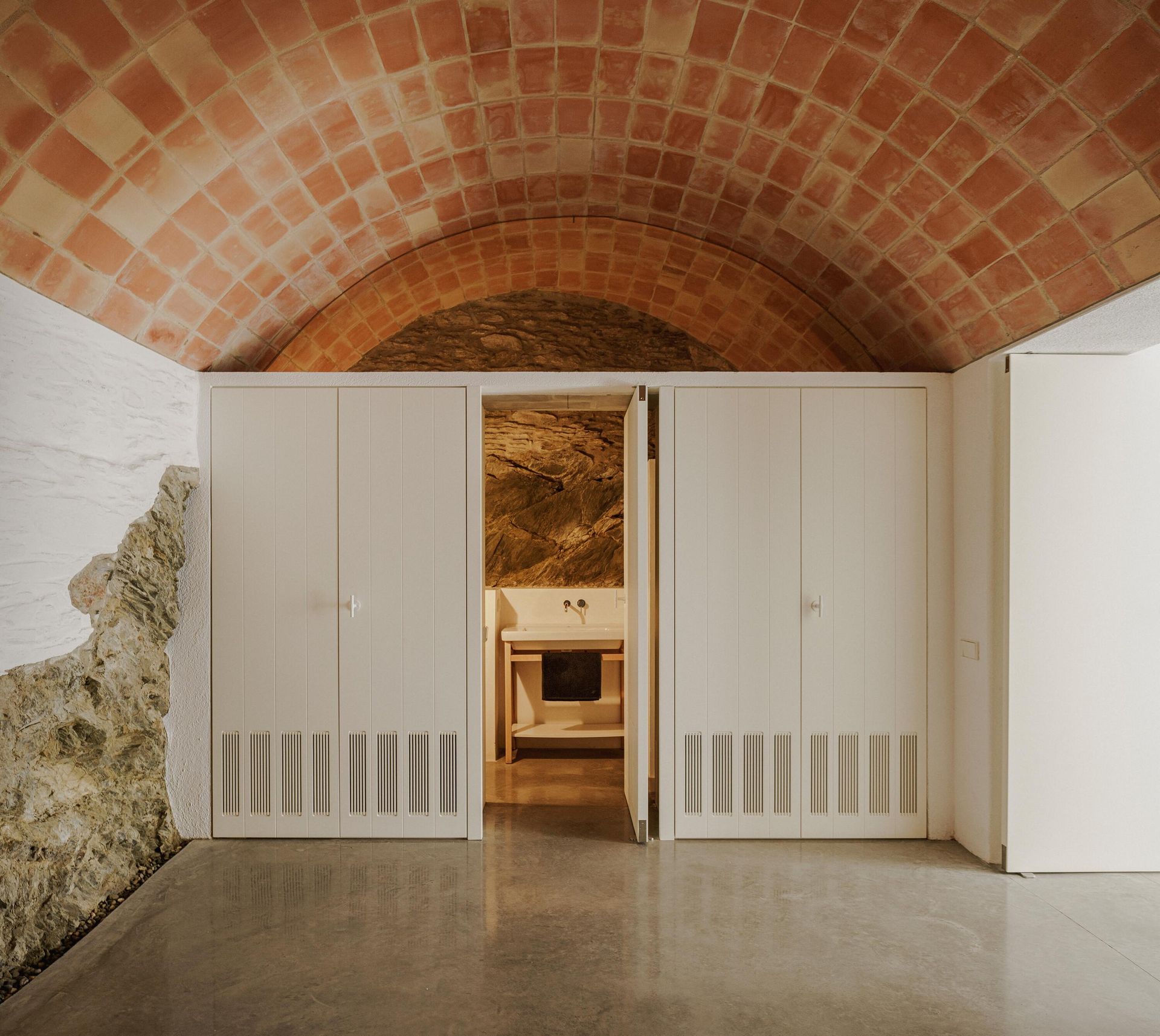 Dom Rybaka w Cadaqués, Hiszpania. Autorzy projektu: Bea Portabella i Jordi Pagès