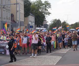 III Bydgoski Marsz Równości 2024. Rozśpiewany tłum przeszedł ulcami miasta