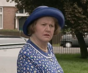 Patricia Routledge, niezapomniana Pani Bukietowa z serialu „Co ludzie powiedzą?”