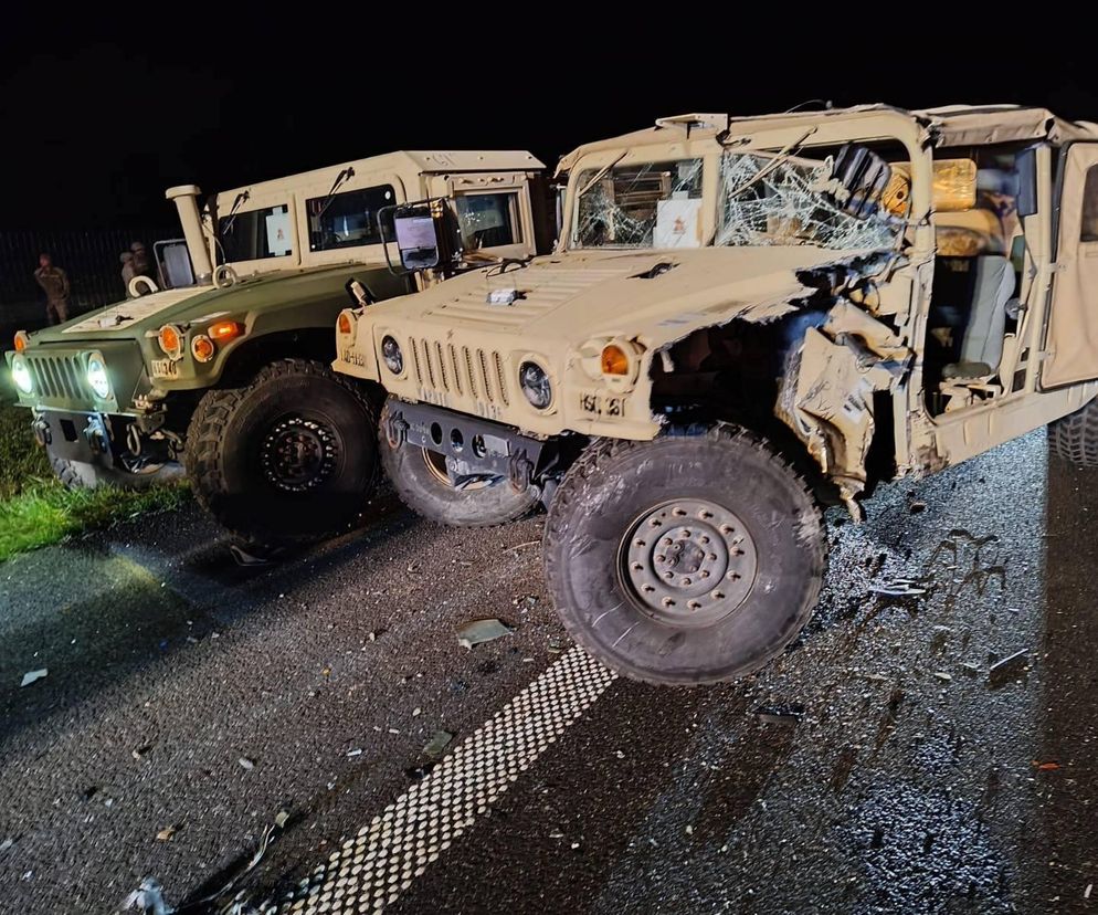 Bus uderzył w auta amerykańskich żołnierzy! Groźny wypadek na A2