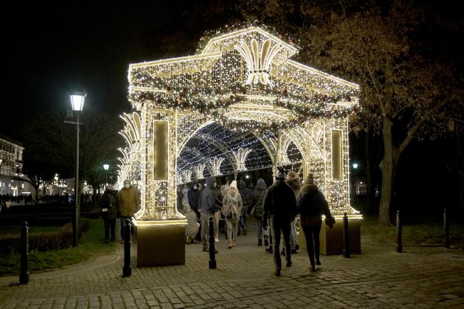 Niesamowita iluminacja świąteczna rozbłysnęła w Warszawie