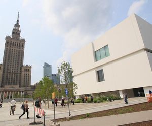 Wanny, buty i manekiny za 851 tys. zł? Ale sztuka! „To jedna z najbardziej wpływowych artystek na świecie”