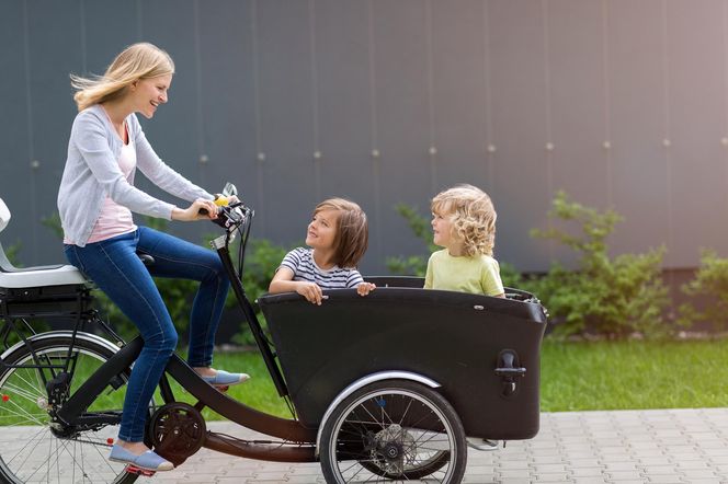 elktryczny rower mama i dzieci