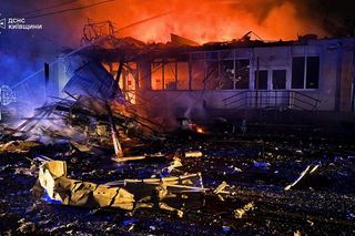 Kijów odcięty od prądu, wybuchy i pożary. Wielki atak Putina