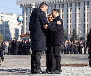 W poniedziałek do Kijowa przybyli przywódcy zagranicznych państw na uroczystości, związane z trzecią rocznicą inwazji Rosji na Ukrainę. W stolicy są już m.in. premier Kanady Justin Trudeau, prezydenci Litwy i Łotwy, Gitanas Nauseda i Edgars Rinkeviczs