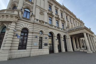 Ten gmach w Lublinie wniesiono w 1900 roku. Dziś znajduje się tu 4-gwiazdkowy Grand Hotel