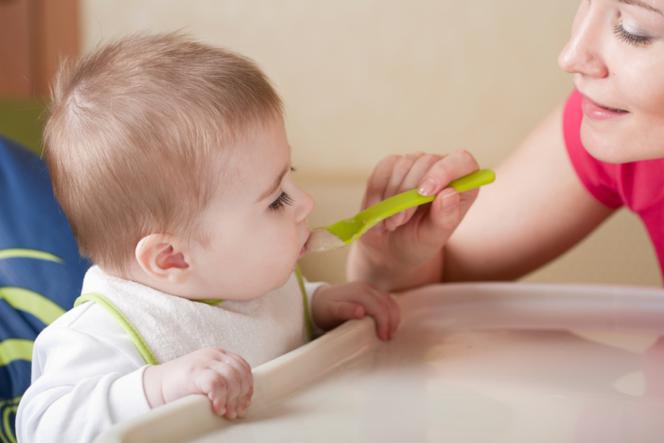 Rozszerzanie diety niemowlęcia: co podawać dziecku od 4 do 11 miesiąca? Co może jeść dwulatek?