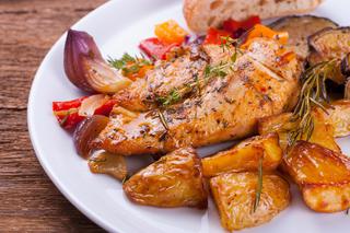 Pierś kurczaka zapiekana z warzywami: pysznie, zdrowo, jednogarnkowo