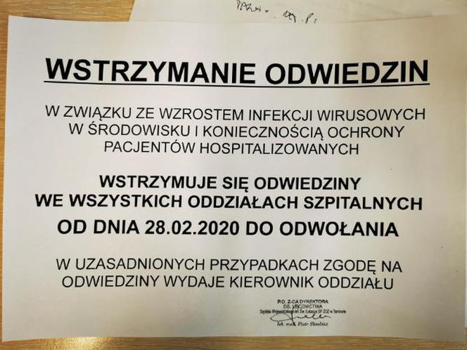 Na drzwiach szpitala pojawiły się ogłoszenia o zakazie odwiedzin