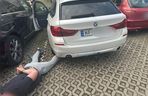 Uciekał kradzionym BMW, radiowóz wylądował na dachu. Pirat drogowy w rękach policji