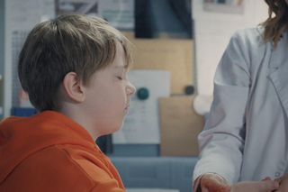 M jak miłość, odcinek 1874: Szymek (Staś Szczypiński), Aneta (Ilona Janyst)