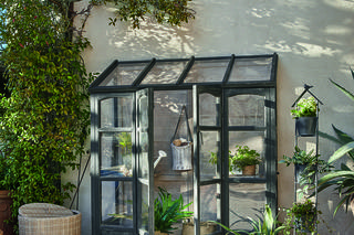 Mini szklarnia balkonowa. Zdjęcia