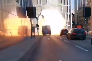 Autobus miejski zasilany gazem wybuchł w centrum miasta - jest WIDEO