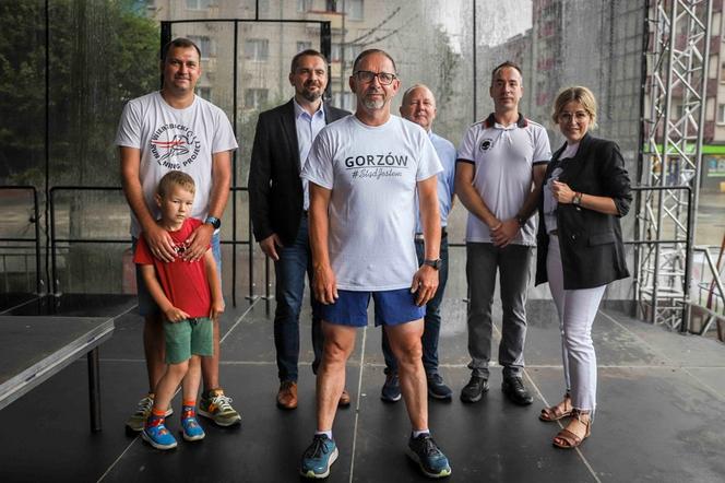 Z Gorzowa przez całą Polskę. Pięcioro biegaczy chce odwiedzić wszystkie miasta wojewódzkie