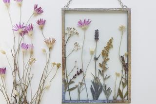 Obraz z suszonych kwiatów: piękna ozdoba DIY do twojego domu