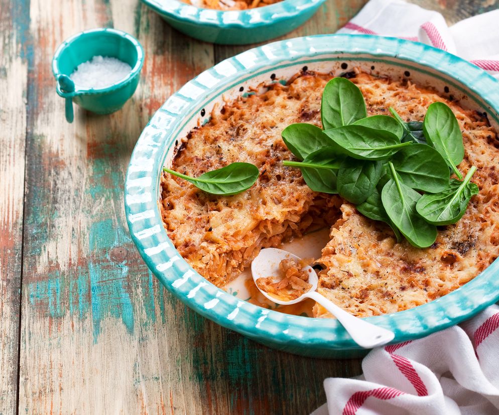 Warstwowa zapiekanka z mięsa mielonego i kapusty: łatwy przepis na obfity obiad