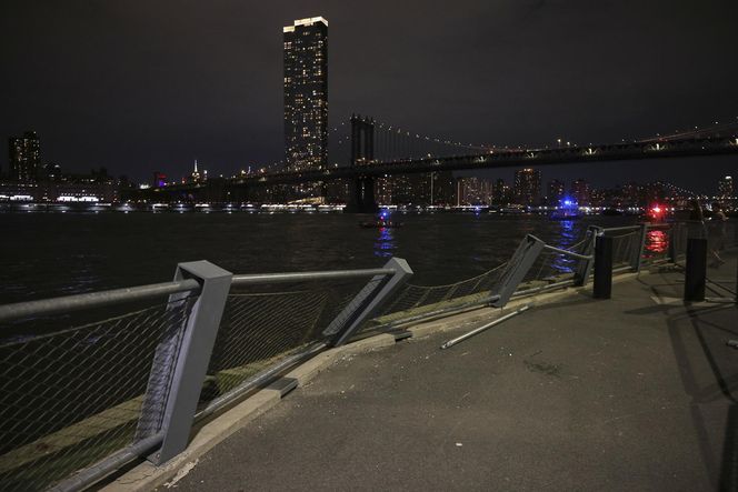 Tragiczny wypadek meksykańskiego żaglowca Cuauhtémoc w Nowym Jorku. Dwóch marynarzy nie żyje, 22 zostało rannych