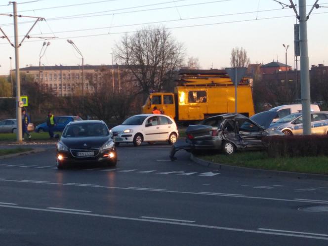 Kolizja tramwaju z samochodem ul. Czerwona Droga