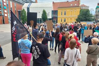 Protesty Ani Jednej Więcej! w całej Polsce. Kobiety wyszły na ulice po śmierci Doroty