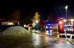 Groźny pożar w Rusinowicach. Paliła się hala z węglem