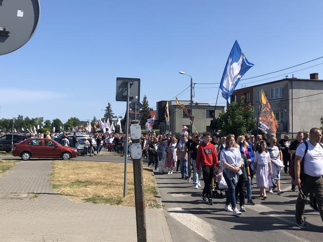 Marsz Wojowników Maryi w Rumi. Ponad 6 tys. osób przeszło ulicami miasta odmawiając różaniec 