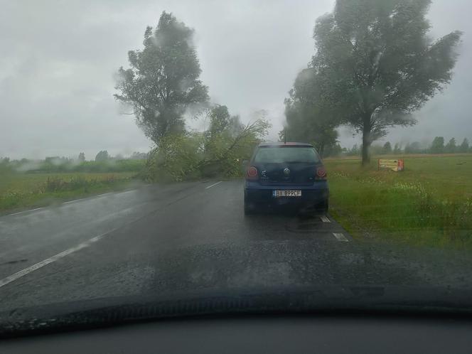 Wichury w Podlaskiem. Setki interwencji strażaków w całym regionie