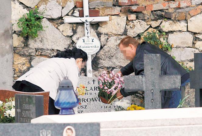 Dziadkowie odwiedzili grób Madzi w Sosnowcu
