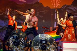 Męskie Granie w Żywcu 2024. Daria Zawiałow, Mrozu i Kacperczyk na scenie