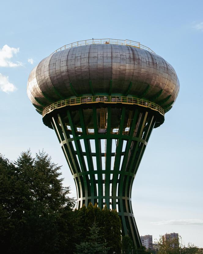 Bania w Tarnowie - zdjęcia potężnego grzyba służącego za wieżę ciśnień