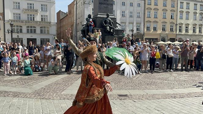 "Polonez wiosenny" na Rynku Głównym w Krakowie