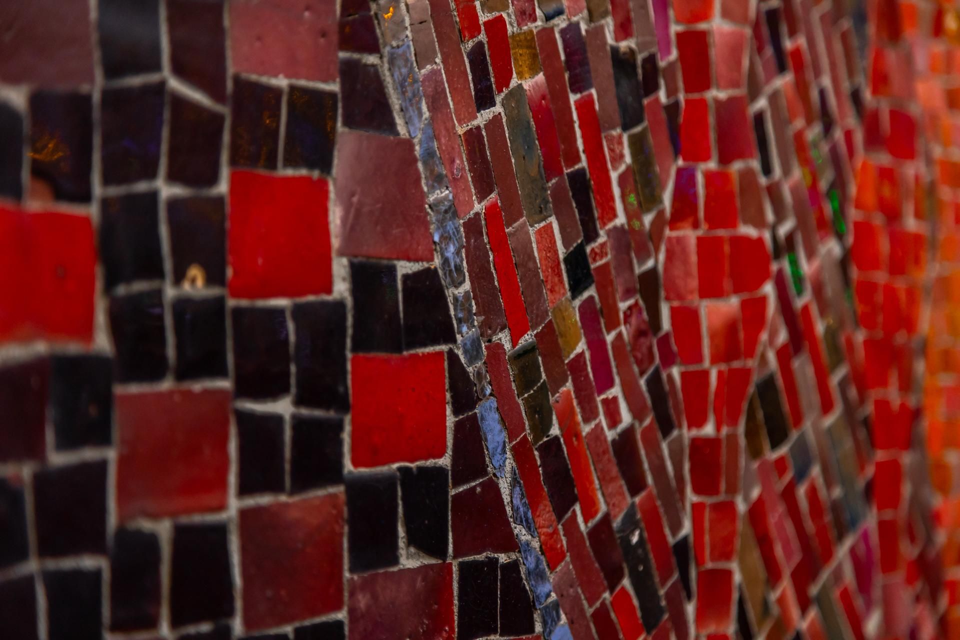 Mozaika z końmi na Zgody 6 w Warszawie