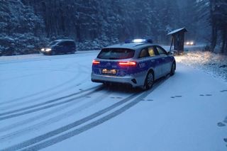 Śnieg zasypał powiat jeleniogórski! Pilny apel do kierowców. Ten odcinek jest całkowicie nieprzejezdny [AKTUALIZACJA, ZDJĘCIA]