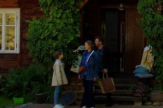 	M jak miłość nowy sezon na planie. Natalka (Dominika Suchecka), jej córka Hania (Wiktoria Basik), Bartek (Arkadiusz Smoleński), Kisielowa (Małgorzata Rożniatowska)