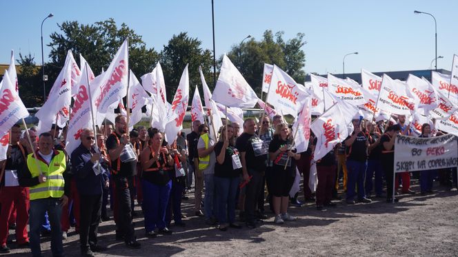 Pikieta pracowników Beko. Pracę straci 1100 osób. „Czujemy się oszukani i sfrustrowani”