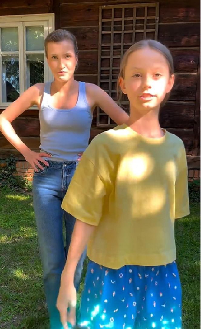 M jak miłość. Natalka (Dominika Suchecka), Hania (Wiktoria Basik)