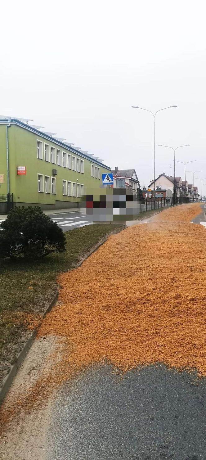 Młóto wysypało się na główną ulicę w Połczynie-Zdroju
