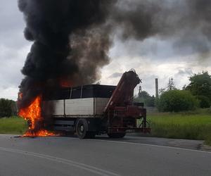 Ciężarówka w płomieniach