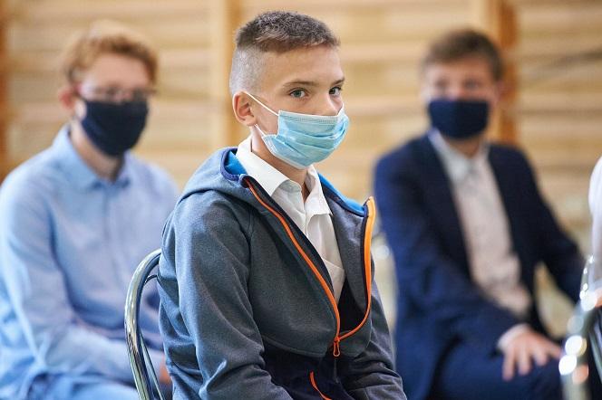 Do szkół wróci więcej klas, niż planowano? Wiceminister edukacji podał szczegóły