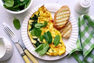Omlet ze szpinakiem - przepis na wyborne śniadanie