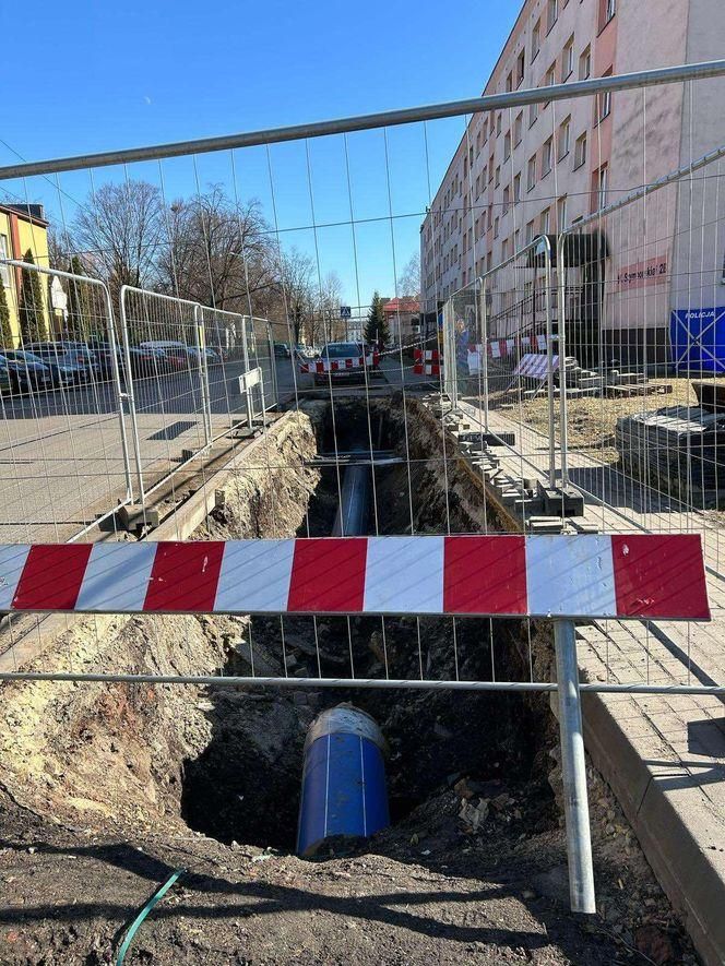 Śmiertelny wypadek w Będzinie. Senior wpadł do głębokiego wykopu. Nie udało się go uratować