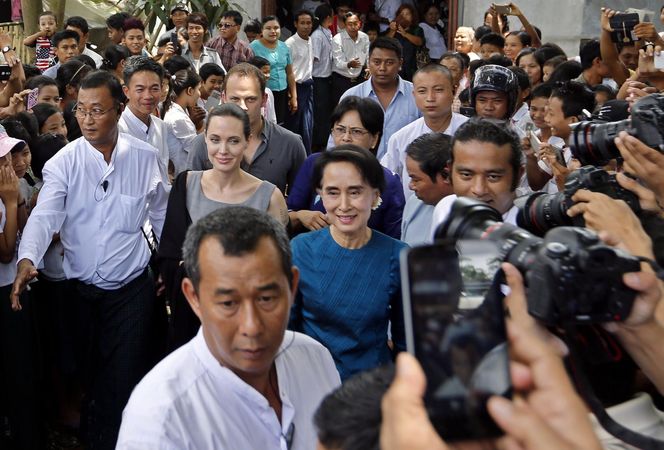 Angelina Jolie kończy 50 lat! Zobacz, jak się zmieniała