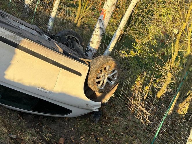 Ratownicy oburzeniem zachowaniem kierowców po wypadku na DK94 pod Legnicą. Nikt nie pomógł poszkodowanej kobiecie? [ZDJĘCIA]. 