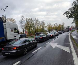 Przebiegał przez sześć pasów jezdni w Katowicach! W ciężkim stanie trafił do szpitala