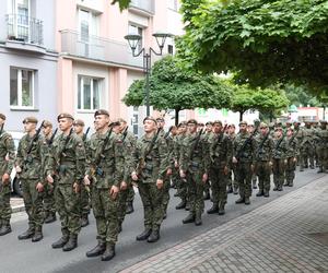 Przysięga wojskowa w Sosnowcu. Żołnierze przedefilowali przez miasto