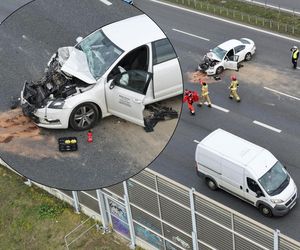 Potężna kraksa na S2. Po zderzeniu trzech pojazdów dwie osoby ranne