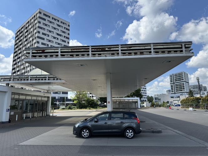 Koniec popularnego McDonald'sa w Warszawie. Zamyka się też stacja paliw. Była świadkiem okropnej tragedii