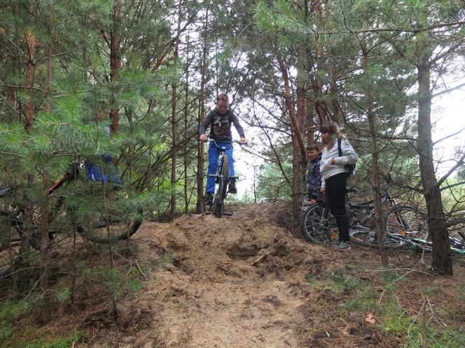 Jeździły na rowerach, wpadły na pocisk moździerzowy. Bombowy koniec wakacji w Woli Uhruskiej