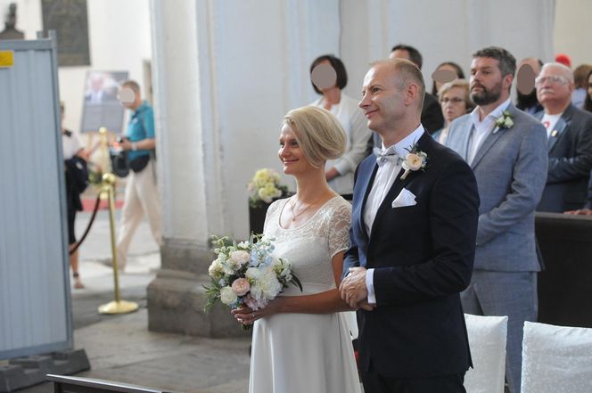 Porównaliśmy suknie ślubne córek prezydentów