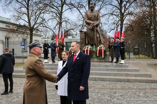 Złożenia wieńców przed pomnikami Ojców Niepodległości: Wincentego Witosa, Ignacego Jana Paderewskiego, Ignacego Daszyńskiego, Romana Dmowskiego, Wojciecha Korfantego i Marszałka Józefa Piłsudskiego.