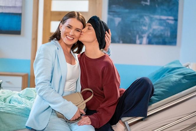 Pierwsza miłość odc. 4099. Angelika (Patrycja Franczak), Eliza (Anna Maria Sieklucka)